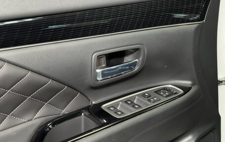 Mitsubishi Outlander III рестайлинг 3, 2022 год, 3 400 000 рублей, 12 фотография