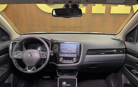 Mitsubishi Outlander III рестайлинг 3, 2022 год, 3 400 000 рублей, 9 фотография