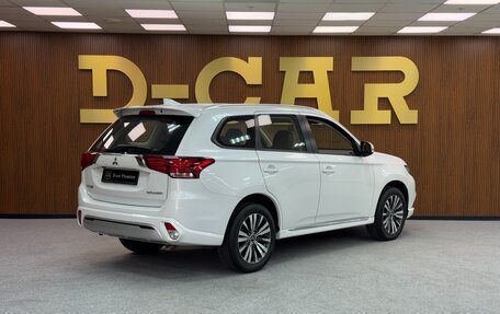 Mitsubishi Outlander III рестайлинг 3, 2022 год, 3 400 000 рублей, 6 фотография