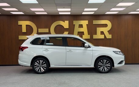 Mitsubishi Outlander III рестайлинг 3, 2022 год, 3 400 000 рублей, 8 фотография