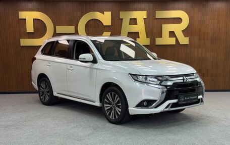 Mitsubishi Outlander III рестайлинг 3, 2022 год, 3 400 000 рублей, 3 фотография