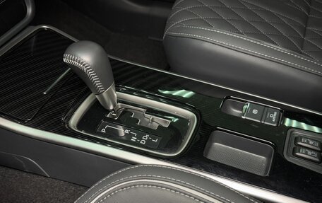 Mitsubishi Outlander III рестайлинг 3, 2022 год, 3 400 000 рублей, 13 фотография