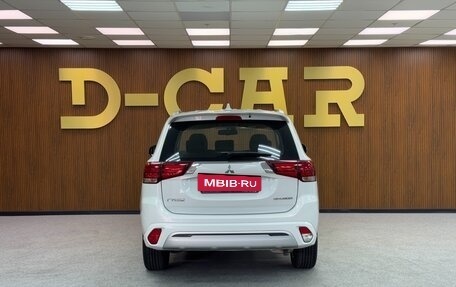 Mitsubishi Outlander III рестайлинг 3, 2022 год, 3 400 000 рублей, 5 фотография