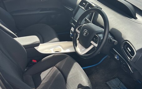 Toyota Prius IV XW50, 2016 год, 1 700 000 рублей, 3 фотография