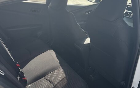Toyota Prius IV XW50, 2016 год, 1 700 000 рублей, 4 фотография