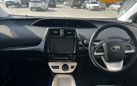 Toyota Prius IV XW50, 2016 год, 1 700 000 рублей, 6 фотография