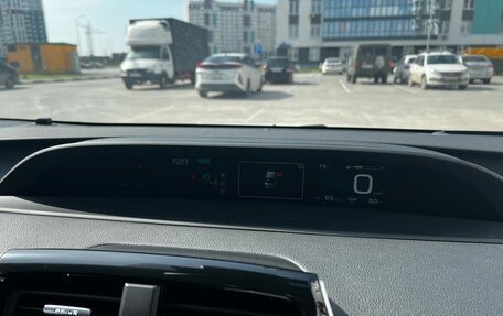 Toyota Prius IV XW50, 2016 год, 1 700 000 рублей, 7 фотография