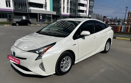 Toyota Prius IV XW50, 2016 год, 1 700 000 рублей, 13 фотография