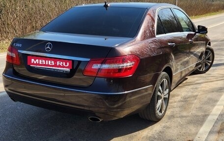 Mercedes-Benz E-Класс, 2011 год, 4 фотография