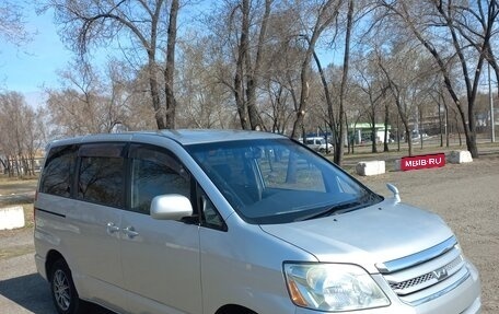 Toyota Noah III, 2005 год, 920 000 рублей, 1 фотография