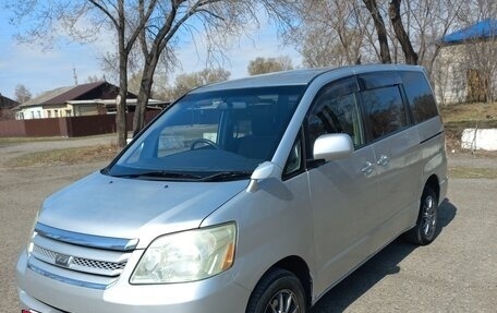 Toyota Noah III, 2005 год, 920 000 рублей, 3 фотография