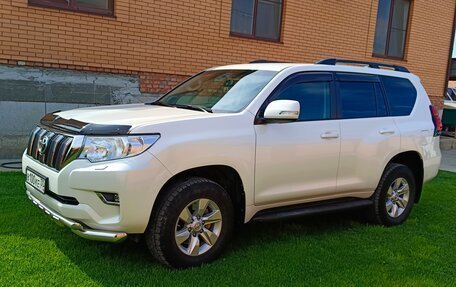 Toyota Land Cruiser Prado 150 рестайлинг 2, 2017 год, 5 000 000 рублей, 3 фотография