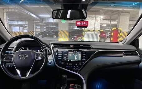 Toyota Camry, 2021 год, 3 200 000 рублей, 6 фотография