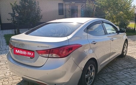 Hyundai Elantra V, 2011 год, 800 000 рублей, 2 фотография