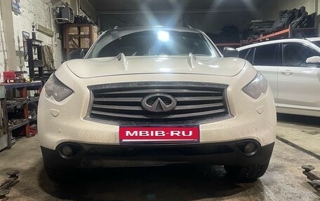 Infiniti FX II, 2012 год, 2 200 000 рублей, 15 фотография