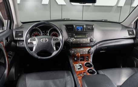 Toyota Highlander III, 2010 год, 2 269 000 рублей, 6 фотография