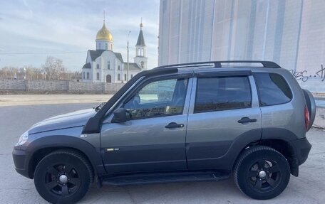 Chevrolet Niva I рестайлинг, 2017 год, 940 000 рублей, 10 фотография