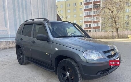 Chevrolet Niva I рестайлинг, 2017 год, 940 000 рублей, 7 фотография