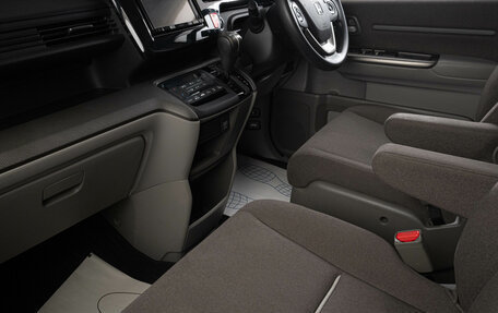 Honda Stepwgn IV, 2015 год, 2 399 000 рублей, 18 фотография