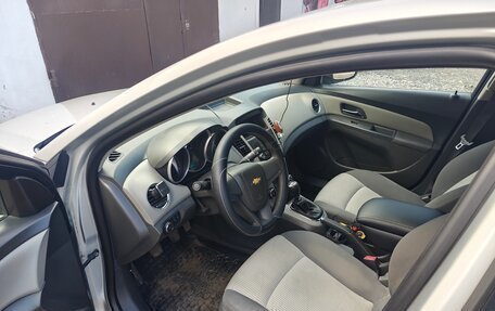 Chevrolet Cruze II, 2010 год, 690 000 рублей, 5 фотография
