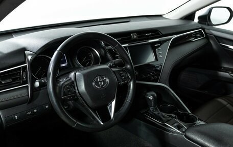 Toyota Camry, 2018 год, 2 300 000 рублей, 11 фотография