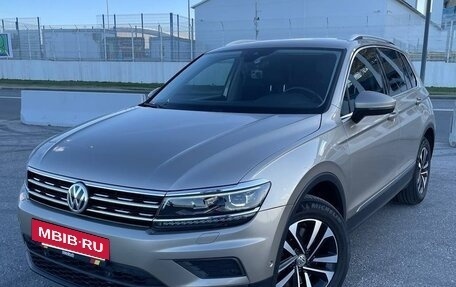 Volkswagen Tiguan II, 2019 год, 3 400 000 рублей, 2 фотография