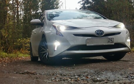 Toyota Prius IV XW50, 2017 год, 1 650 000 рублей, 6 фотография
