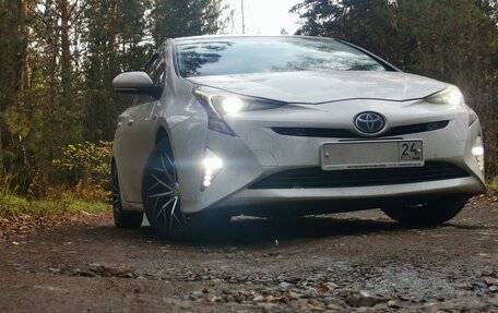 Toyota Prius IV XW50, 2017 год, 1 650 000 рублей, 3 фотография