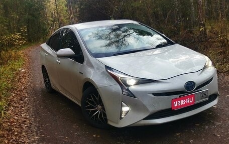 Toyota Prius IV XW50, 2017 год, 1 650 000 рублей, 2 фотография