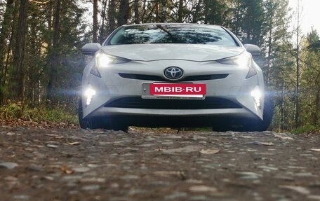 Toyota Prius IV XW50, 2017 год, 1 650 000 рублей, 4 фотография