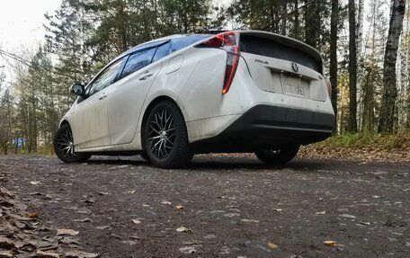 Toyota Prius IV XW50, 2017 год, 1 650 000 рублей, 8 фотография