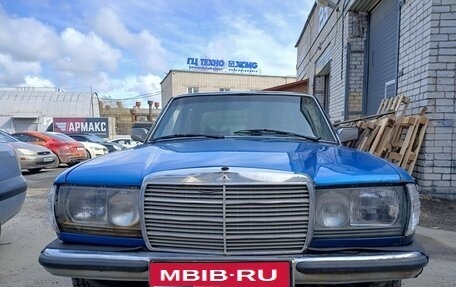 Mercedes-Benz W123, 1979 год, 270 000 рублей, 1 фотография