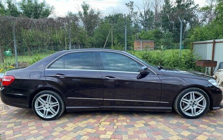Mercedes-Benz E-Класс, 2011 год, 1 900 000 рублей, 4 фотография