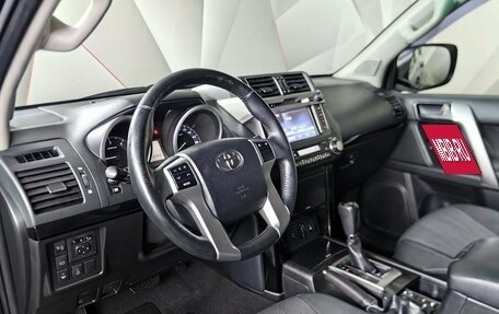Toyota Land Cruiser Prado 150 рестайлинг 2, 2015 год, 3 295 000 рублей, 14 фотография
