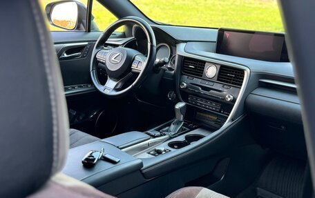 Lexus RX IV рестайлинг, 2018 год, 3 850 000 рублей, 16 фотография