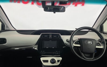 Toyota Prius IV XW50, 2016 год, 1 646 000 рублей, 13 фотография