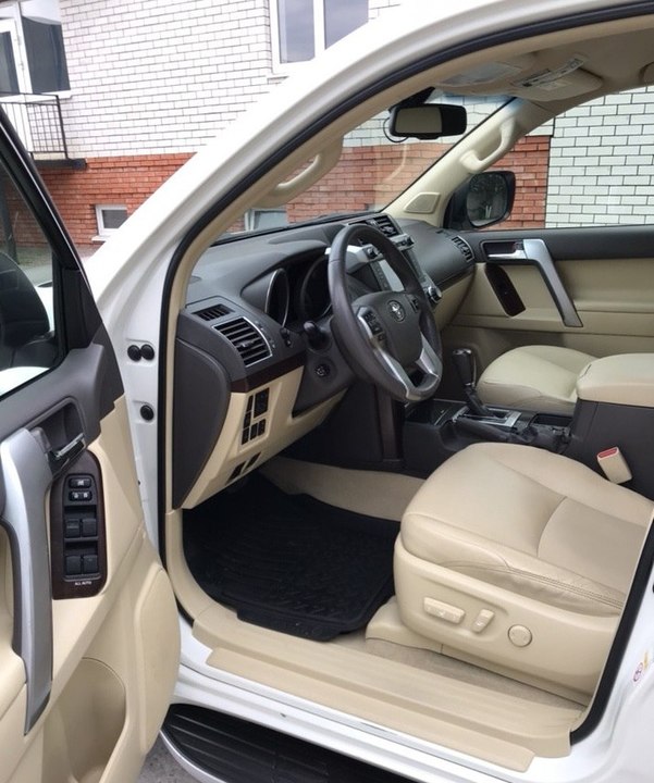Toyota Land Cruiser Prado 150 рестайлинг, 2017 год, 1 300 000 рублей, 2 фотография