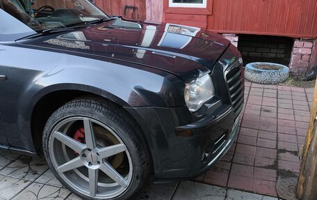 Chrysler 300C II, 2007 год, 1 250 000 рублей, 22 фотография
