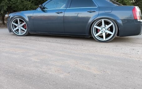 Chrysler 300C II, 2007 год, 1 250 000 рублей, 27 фотография