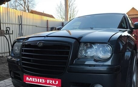 Chrysler 300C II, 2007 год, 1 250 000 рублей, 26 фотография