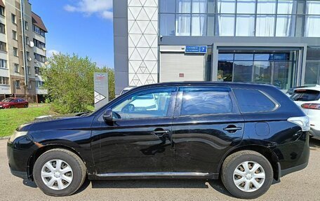 Mitsubishi Outlander III рестайлинг 3, 2013 год, 940 000 рублей, 2 фотография