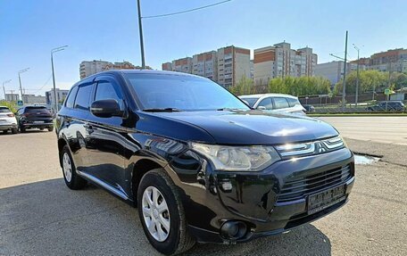 Mitsubishi Outlander III рестайлинг 3, 2013 год, 940 000 рублей, 7 фотография