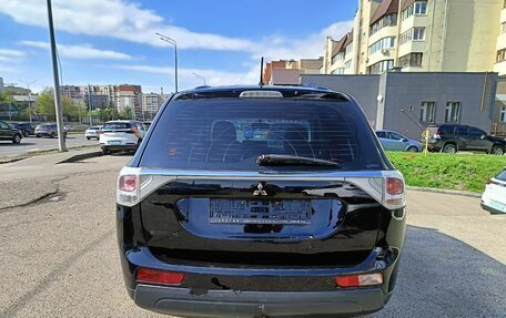 Mitsubishi Outlander III рестайлинг 3, 2013 год, 940 000 рублей, 4 фотография