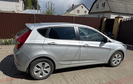 Hyundai Solaris II рестайлинг, 2015 год, 1 050 000 рублей, 5 фотография
