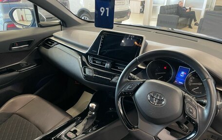 Toyota C-HR I рестайлинг, 2016 год, 2 299 900 рублей, 11 фотография