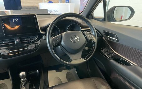 Toyota C-HR I рестайлинг, 2016 год, 2 299 900 рублей, 15 фотография