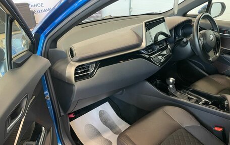Toyota C-HR I рестайлинг, 2016 год, 2 299 900 рублей, 12 фотография