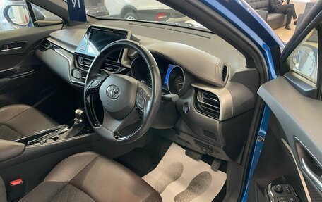 Toyota C-HR I рестайлинг, 2016 год, 2 299 900 рублей, 10 фотография