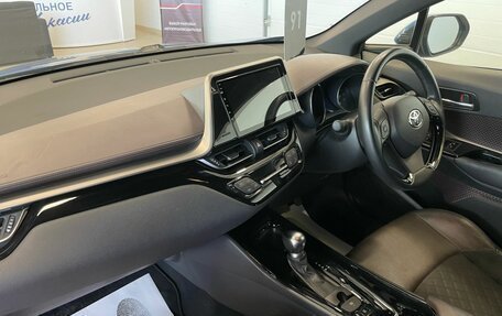 Toyota C-HR I рестайлинг, 2016 год, 2 299 900 рублей, 13 фотография
