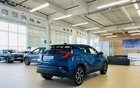 Toyota C-HR I рестайлинг, 2016 год, 2 299 900 рублей, 6 фотография